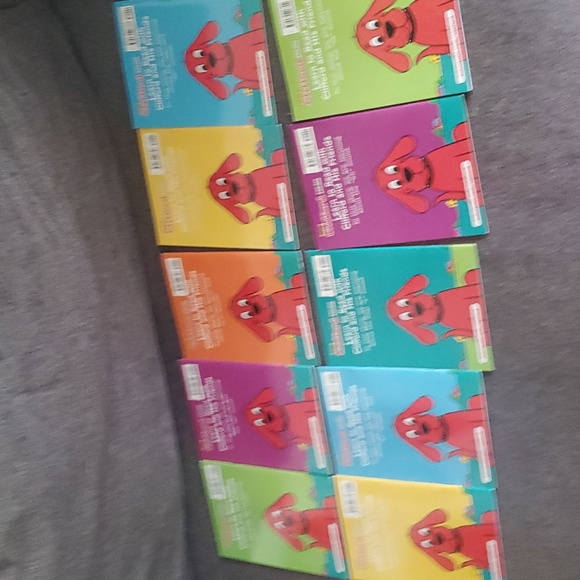 CLIFFORD THE BIG RED DOG! - Picture 4 of 4